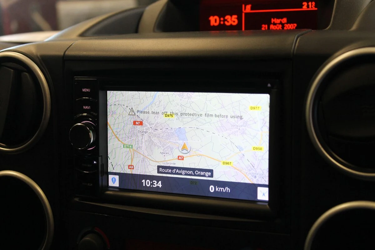 Citroën Berlingo : autoradio GPS tactile avec Bluetooth