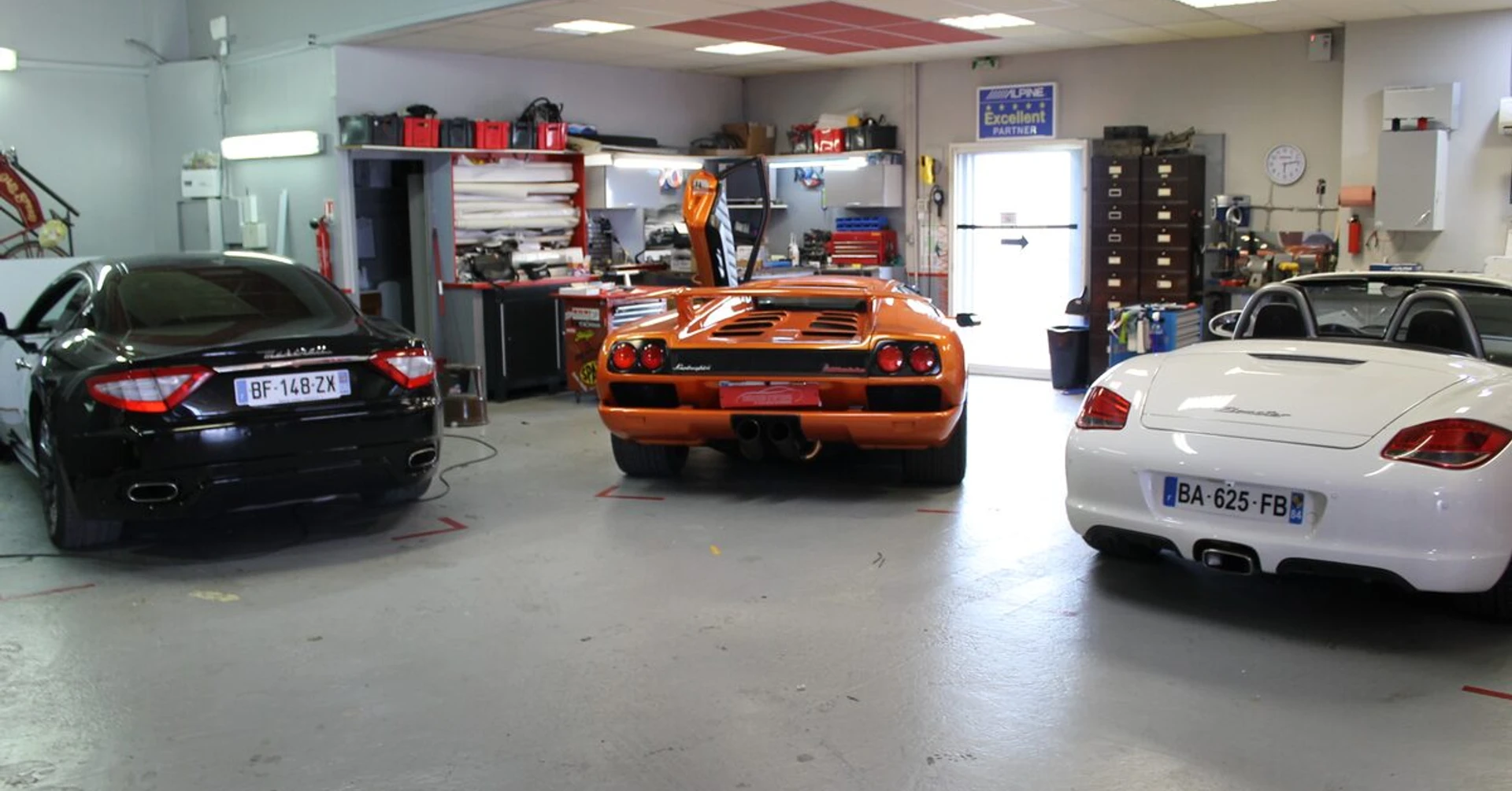 Lamborghini Diablo : autoradio Alpine, caméra et alarme