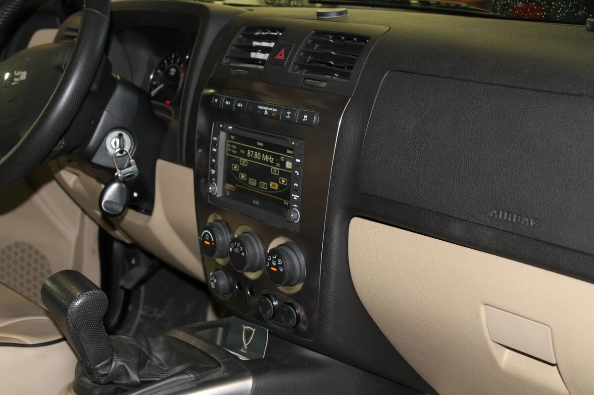 Hummer H3 : autoradio GPS avec amplification d'origine conservée