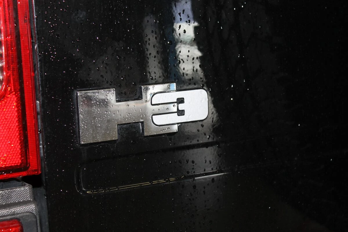 Hummer H3 : autoradio GPS avec amplification d'origine conservée