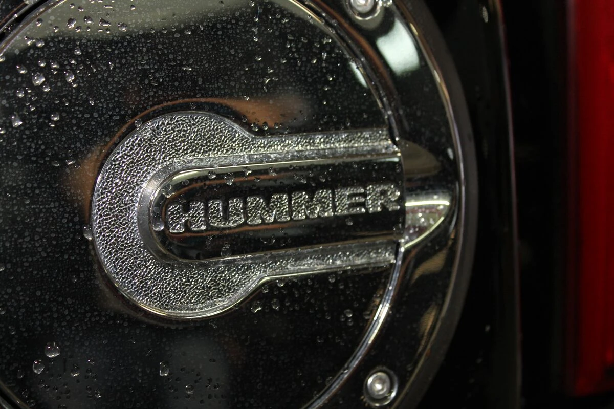 Hummer H3 : autoradio GPS avec amplification d'origine conservée