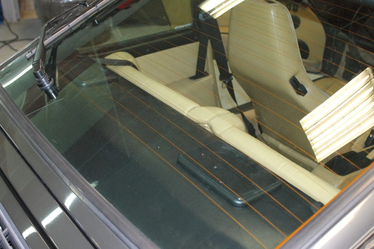 Porsche 964 : autoradio et sonorisation Rockford et Match aux emplacements d'origine