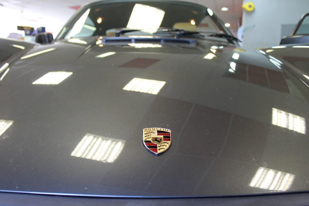 Porsche 964 : autoradio et sonorisation Rockford et Match aux emplacements d'origine