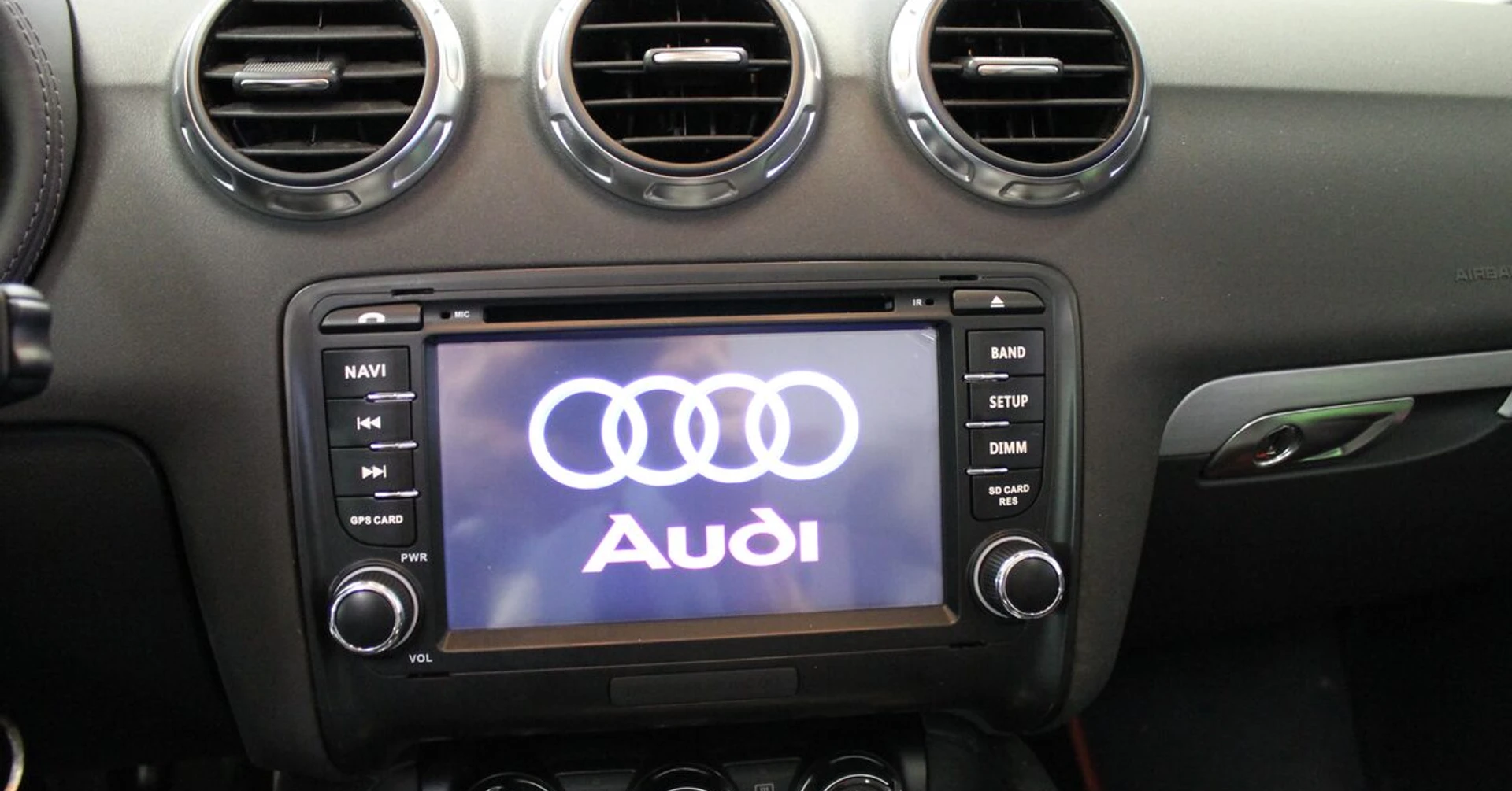 Audi TT : autoradio GPS, DVD, USB et Bluetooth