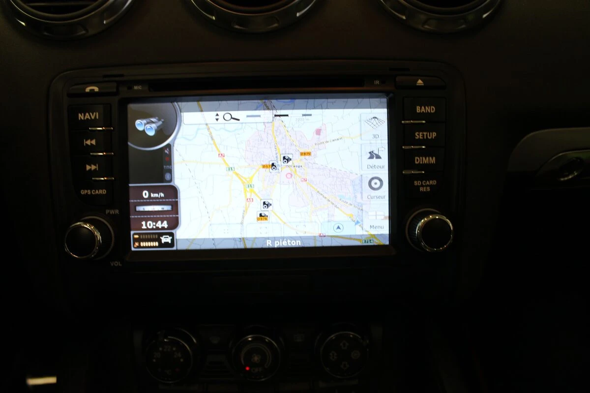 Audi TT : autoradio GPS avec DVD, USB et Bluetooth