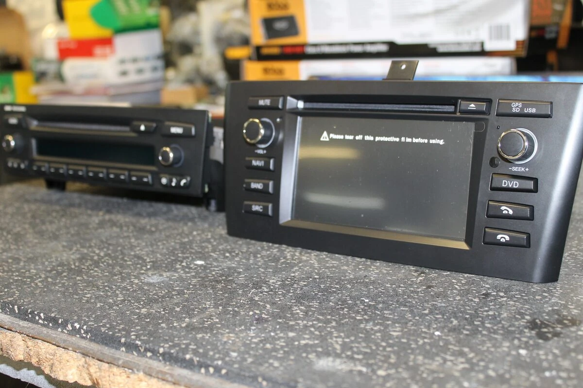 BMW Série 1 : autoradio GPS type origine avec DVD et Bluetooth