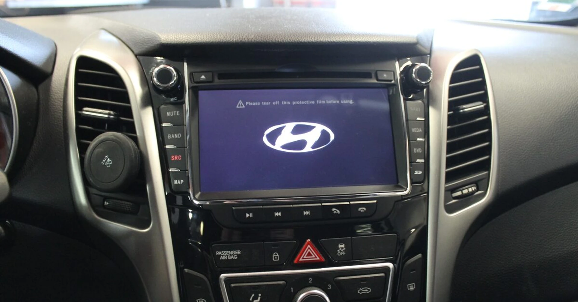 Hyundai i30 : autoradio GPS avec DVD, USB et carte SD
