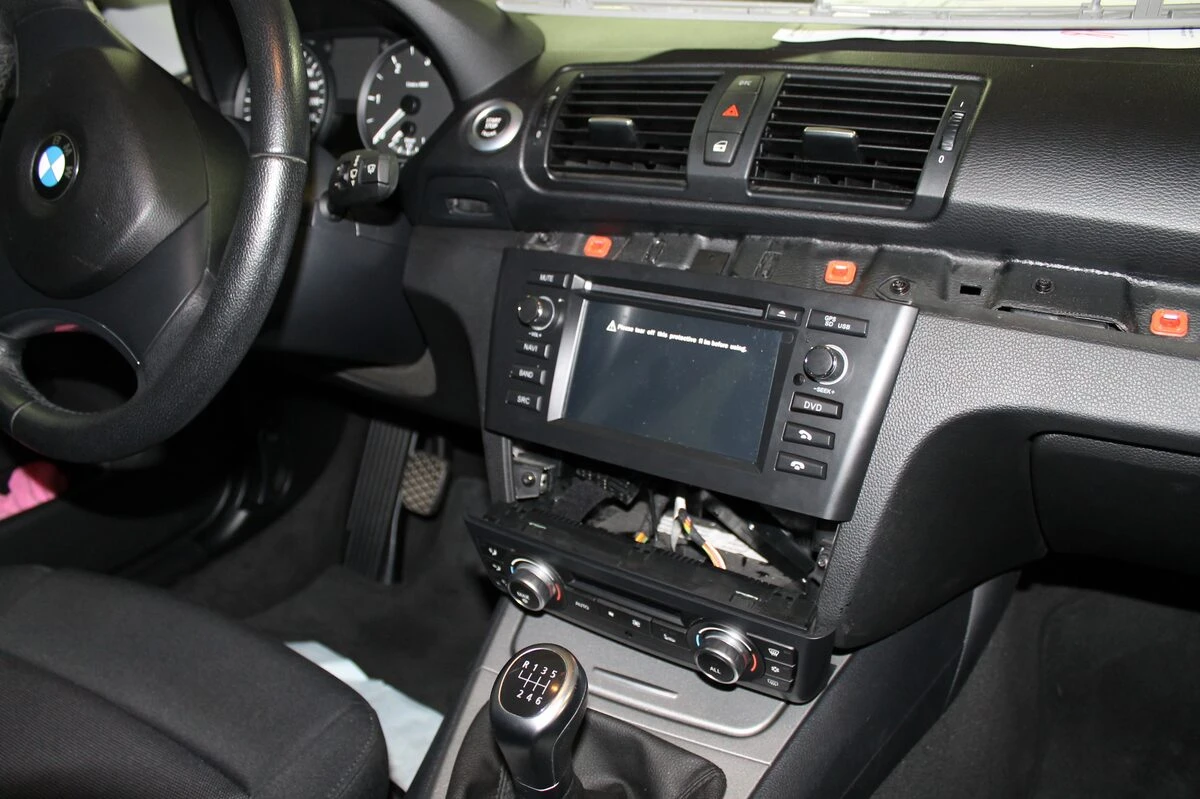 BMW Série 1 : autoradio GPS type origine avec DVD et Bluetooth