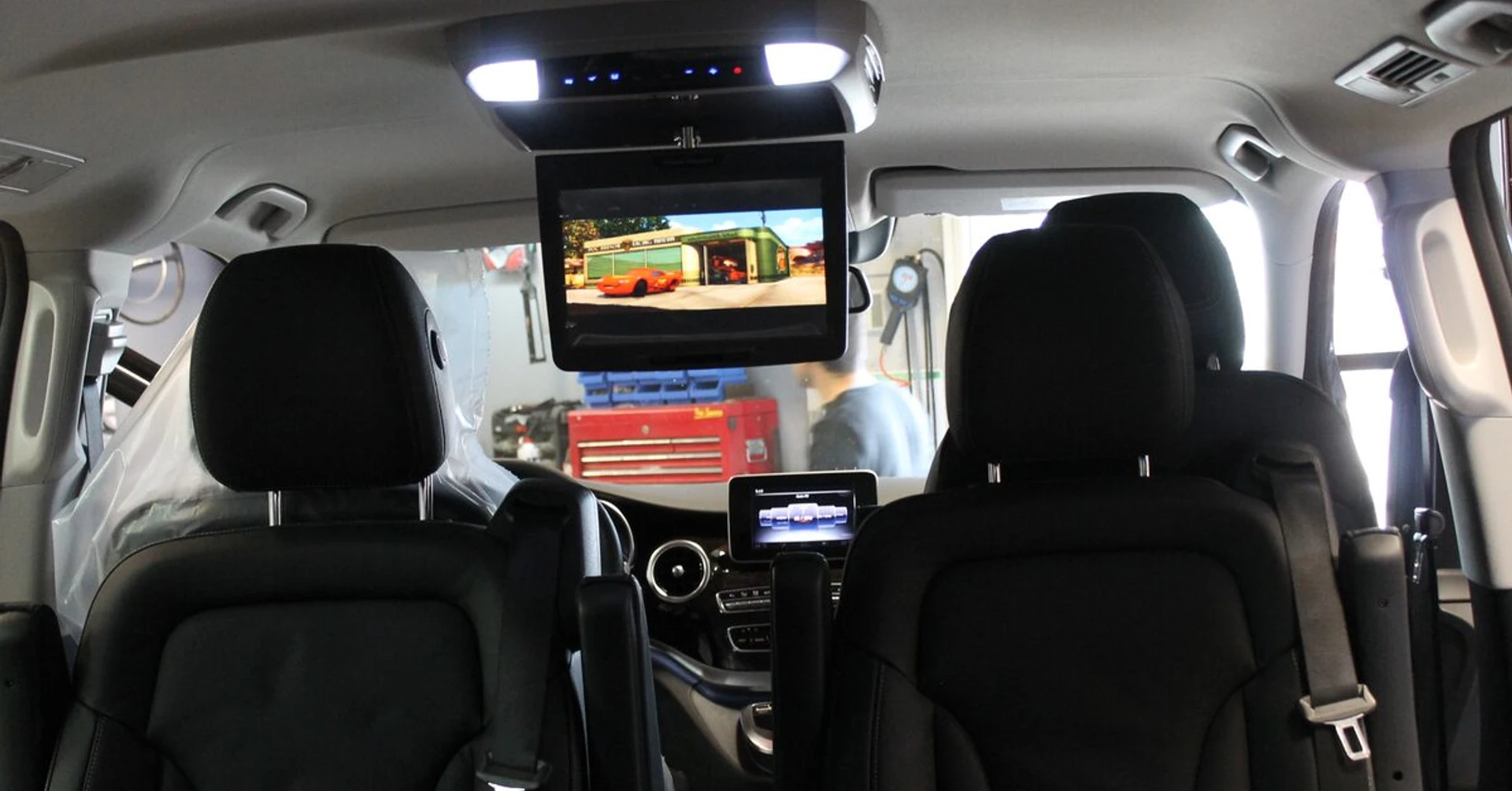 Mercedes Classe V : écran de plafond 16/9 avec DVD