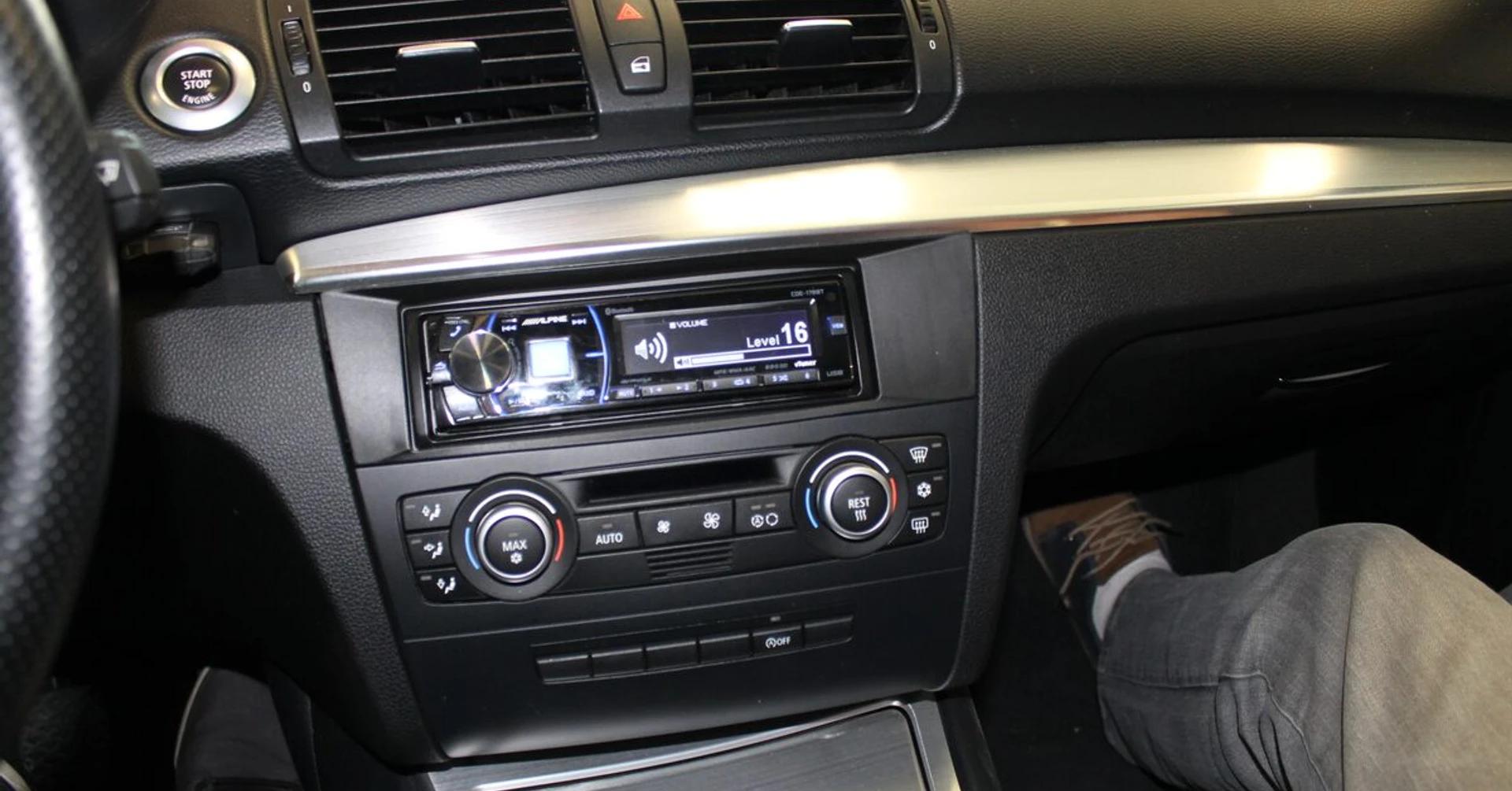BMW Série 1 : haut-parleurs BLAM et autoradio Alpine