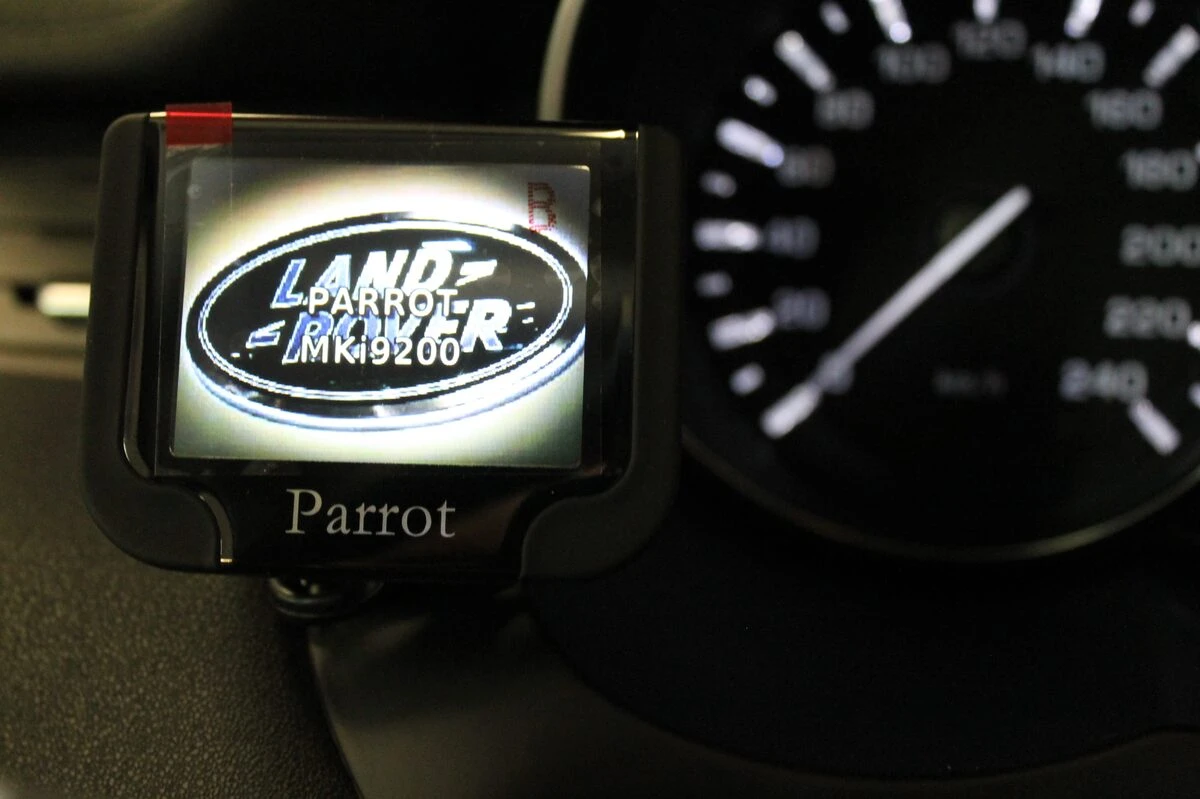 Range Rover Evoque : kit Bluetooth Parrot avec streaming