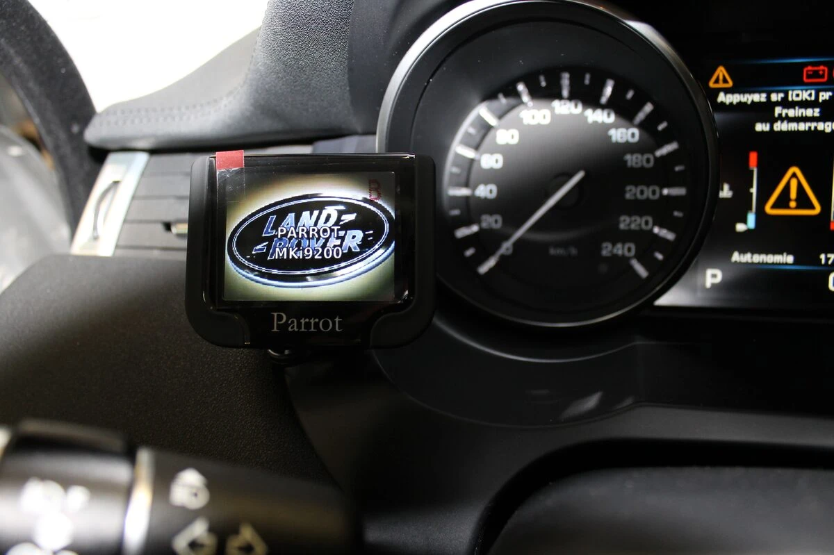 Range Rover Evoque : kit Bluetooth Parrot avec streaming