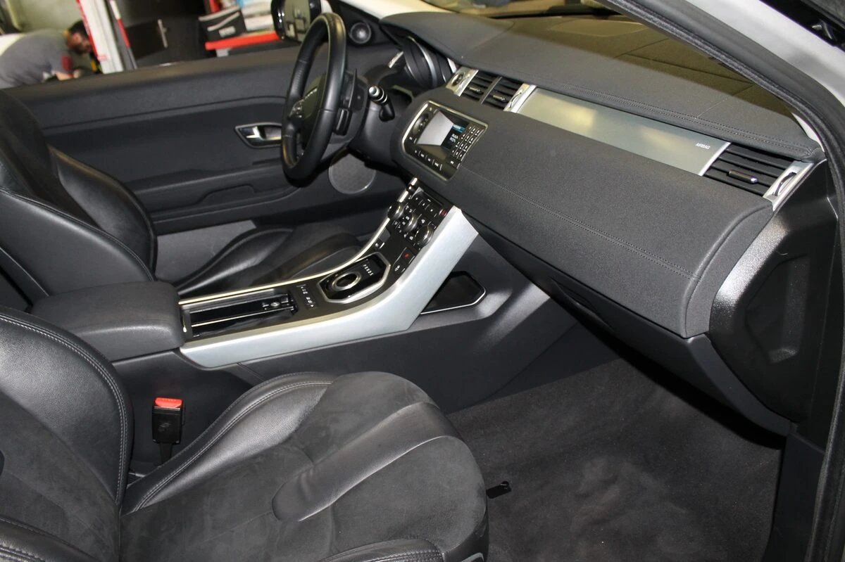 Range Rover Evoque : kit Bluetooth Parrot avec streaming