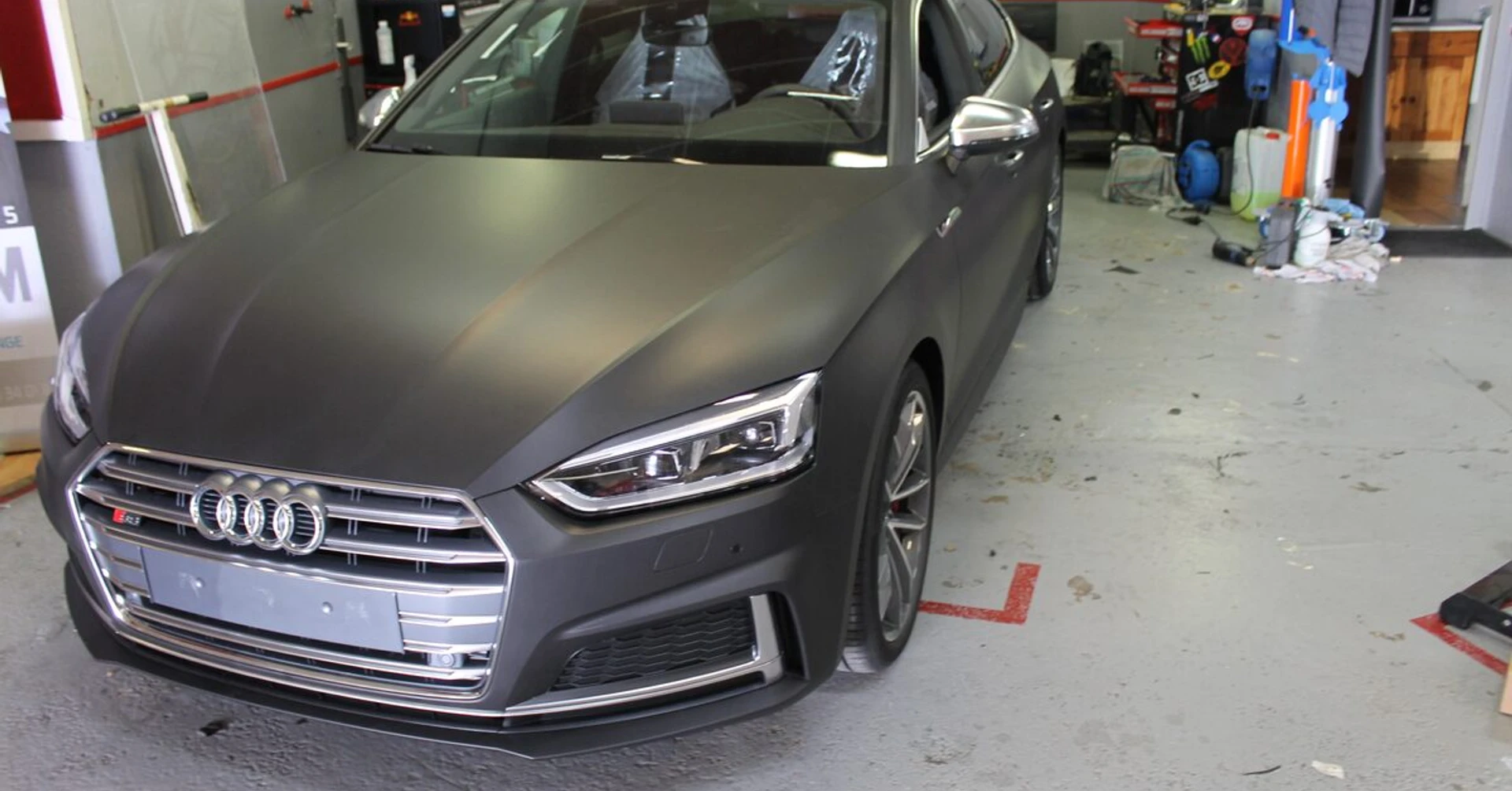 Audi S5 2017 : covering noir mat intégral