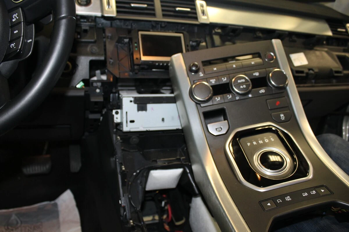 Range Rover Evoque : kit Bluetooth Parrot avec streaming