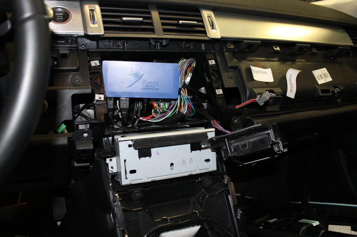 Range Rover Evoque : kit Bluetooth Parrot avec streaming