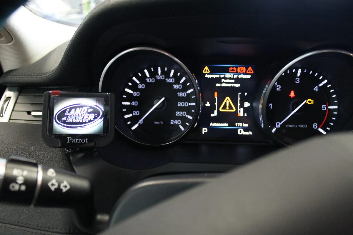 Range Rover Evoque : kit Bluetooth Parrot avec streaming