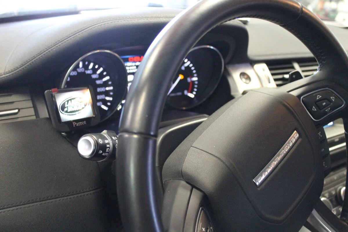 Range Rover Evoque : kit Bluetooth Parrot avec streaming