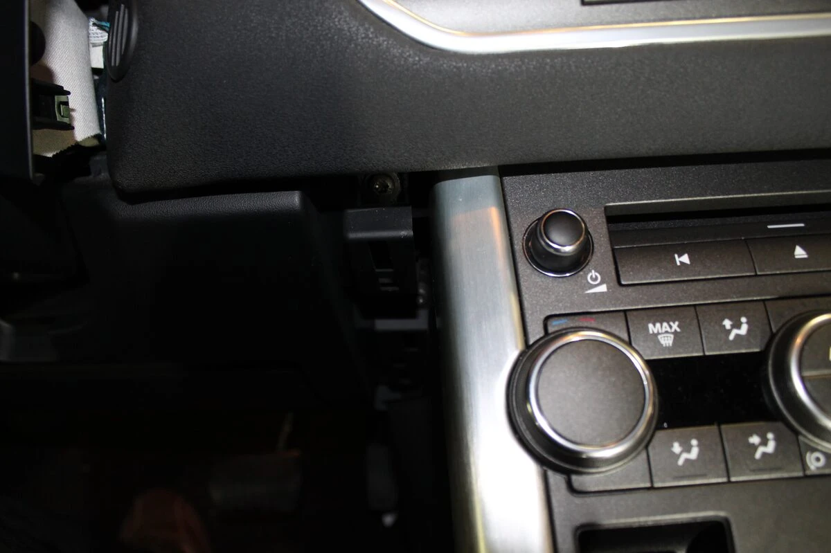 Range Rover Evoque : kit Bluetooth Parrot avec streaming