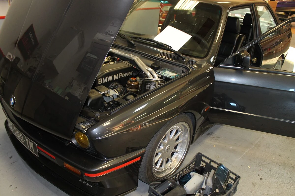 BMW M3 E30 : haut-parleurs BLAM 130RC et réparations électriques