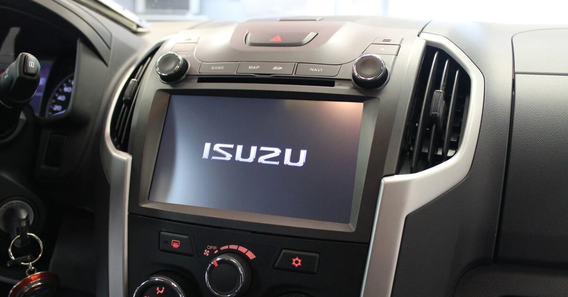 Isuzu D-Max 2014 : autoradio GPS et caméra de recul