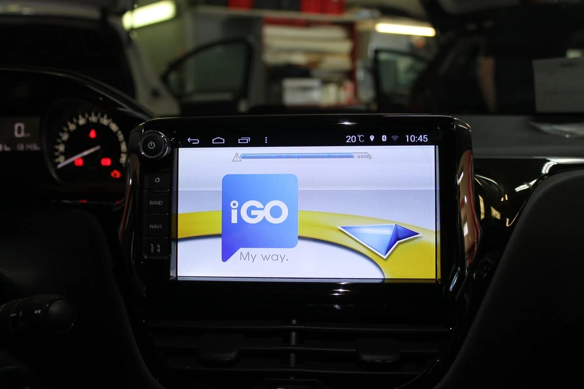 Peugeot 208 : autoradio GPS Android avec navigation Europe et radars