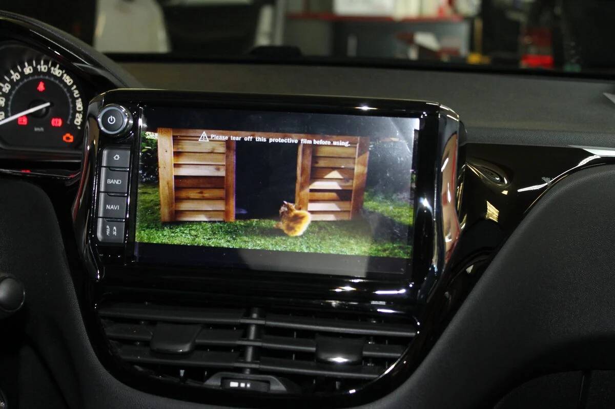 Peugeot 208 : autoradio GPS Android avec navigation Europe et radars