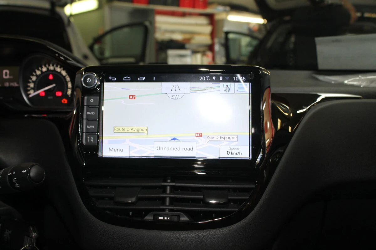 Peugeot 208 : autoradio GPS Android avec navigation Europe et radars