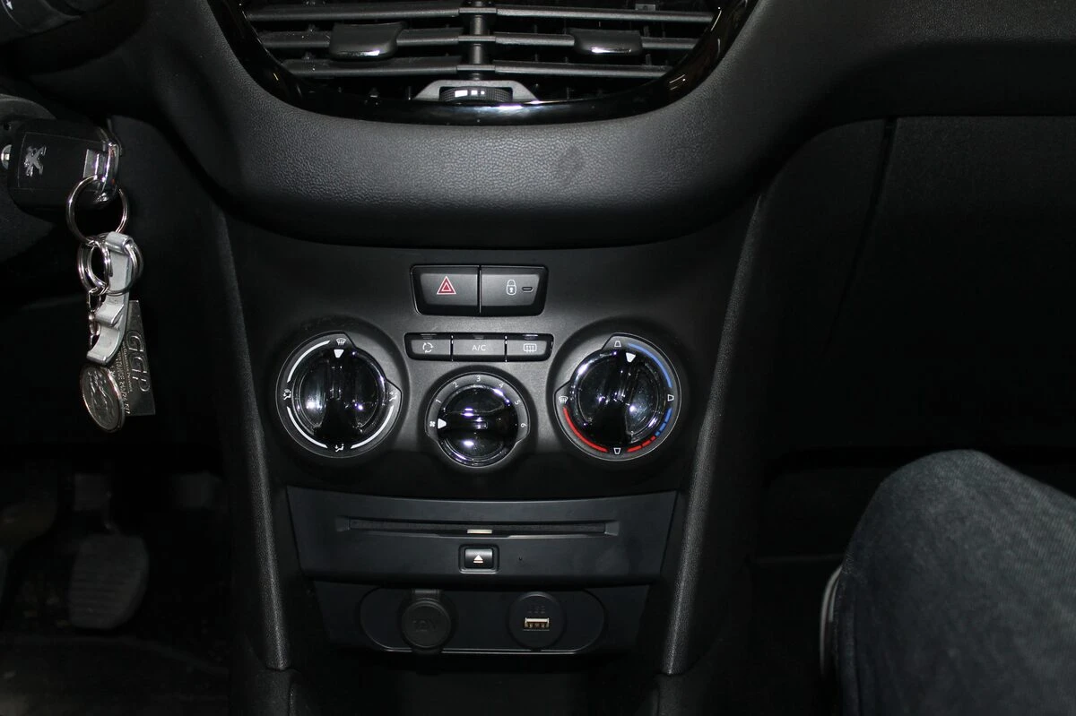 Peugeot 208 : autoradio GPS Android avec navigation Europe et radars