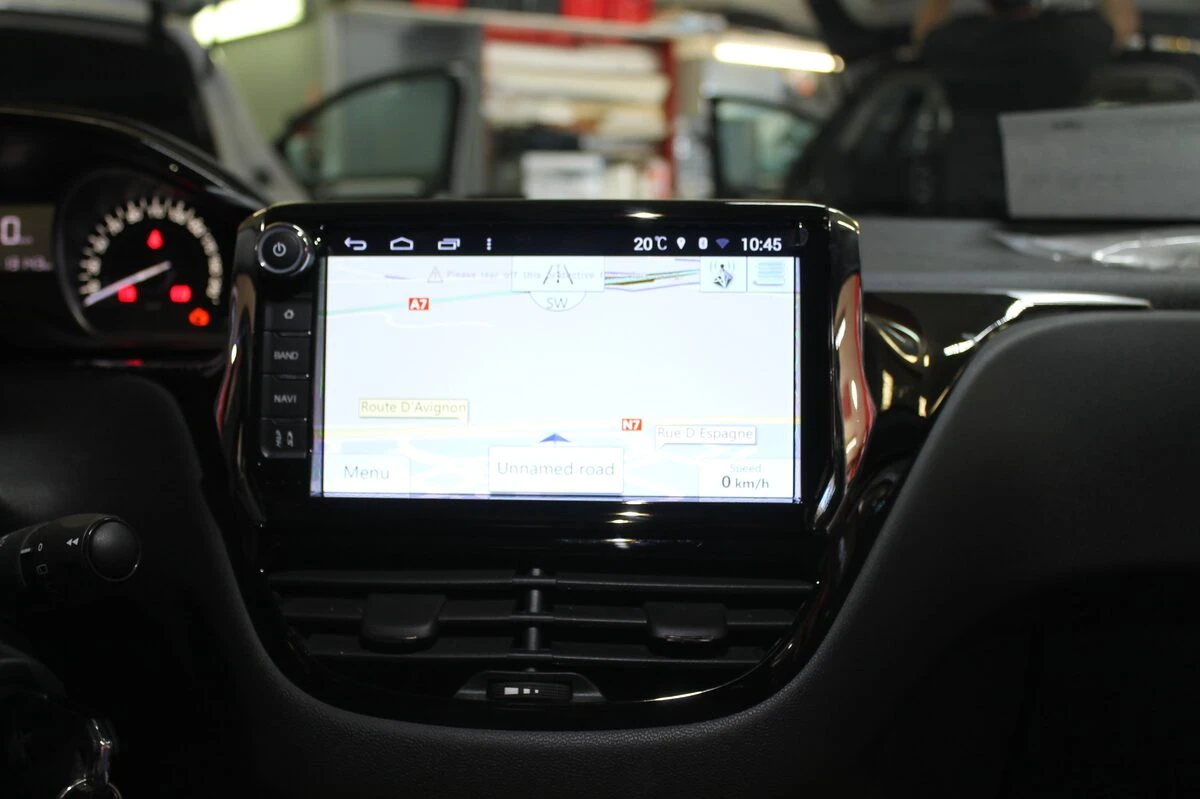 Peugeot 208 : autoradio GPS Android avec navigation Europe et radars