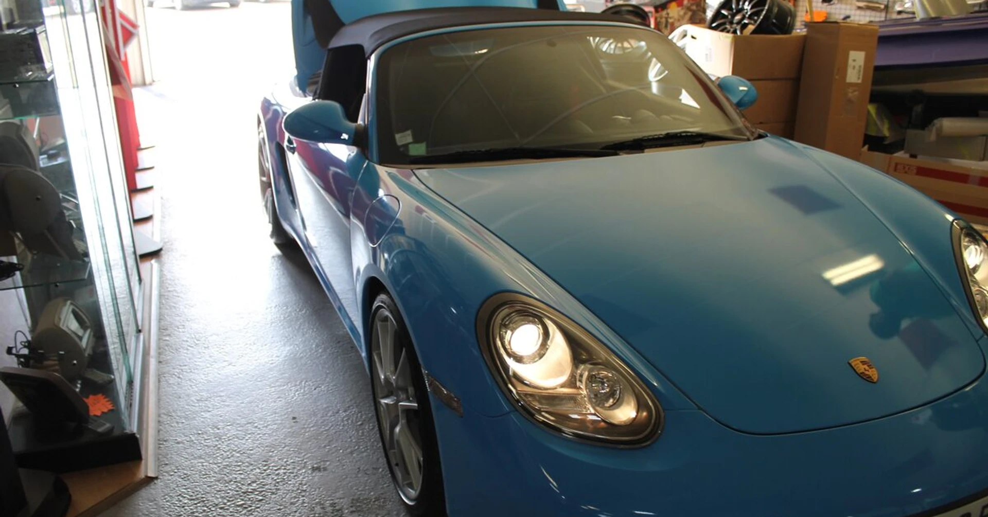 Porsche Spyder : autoradio GPS et Bluetooth streaming