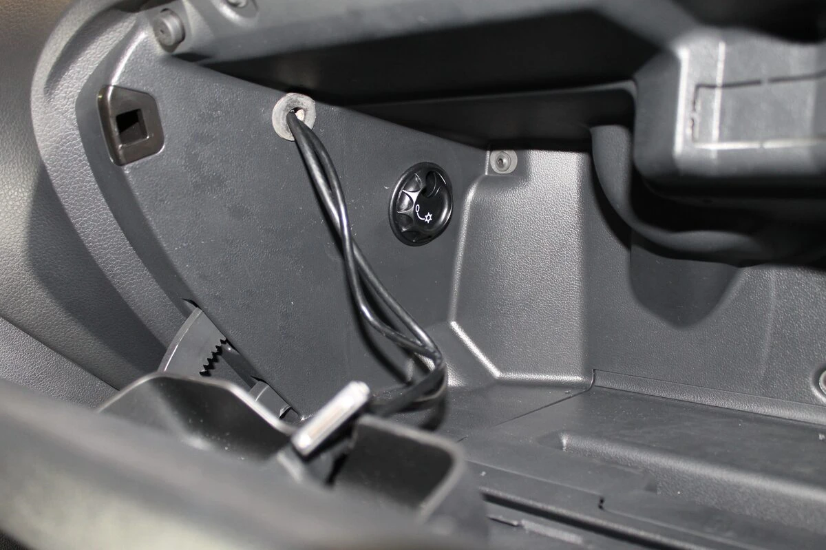 Volkswagen Polo 2015 : GPS type origine avec logo VW
