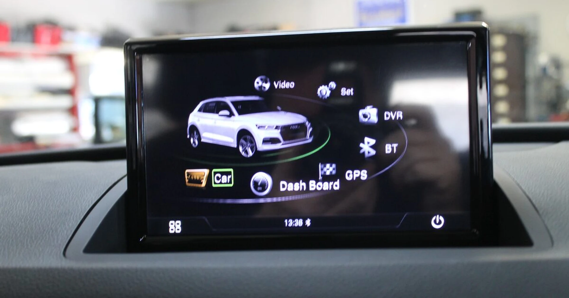 Audi Q3 2017 : autoradio GPS tactile et radars