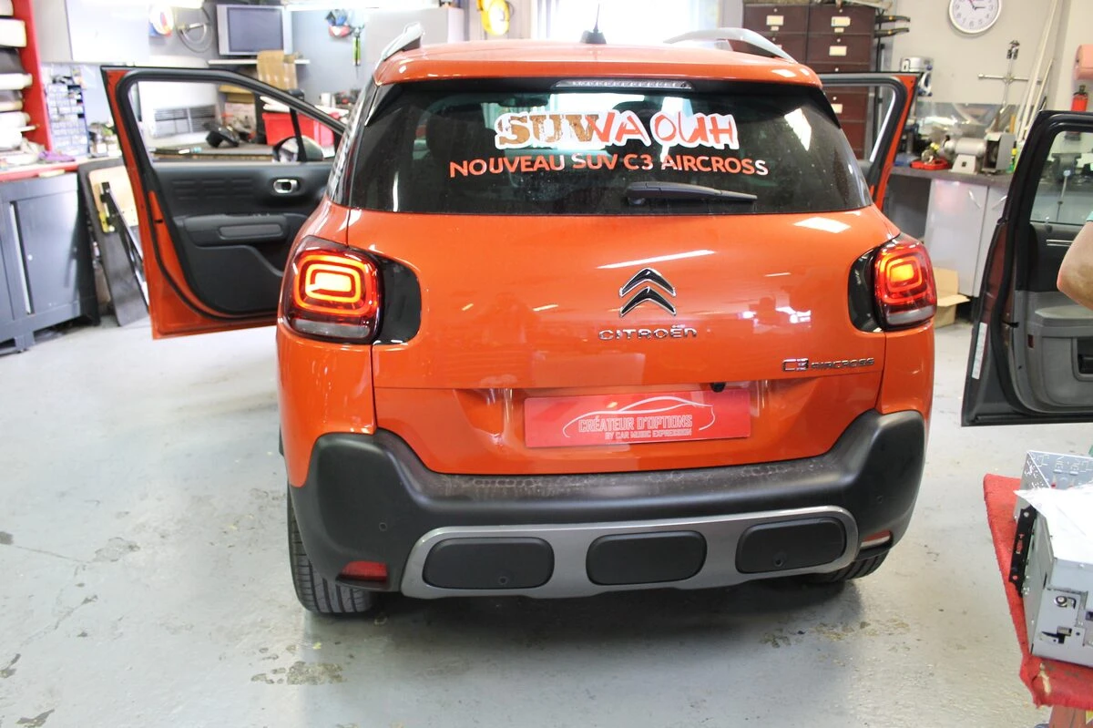 Citroën C3 Aircross 2017 : caméra de recul codée sur l'écran d'origine