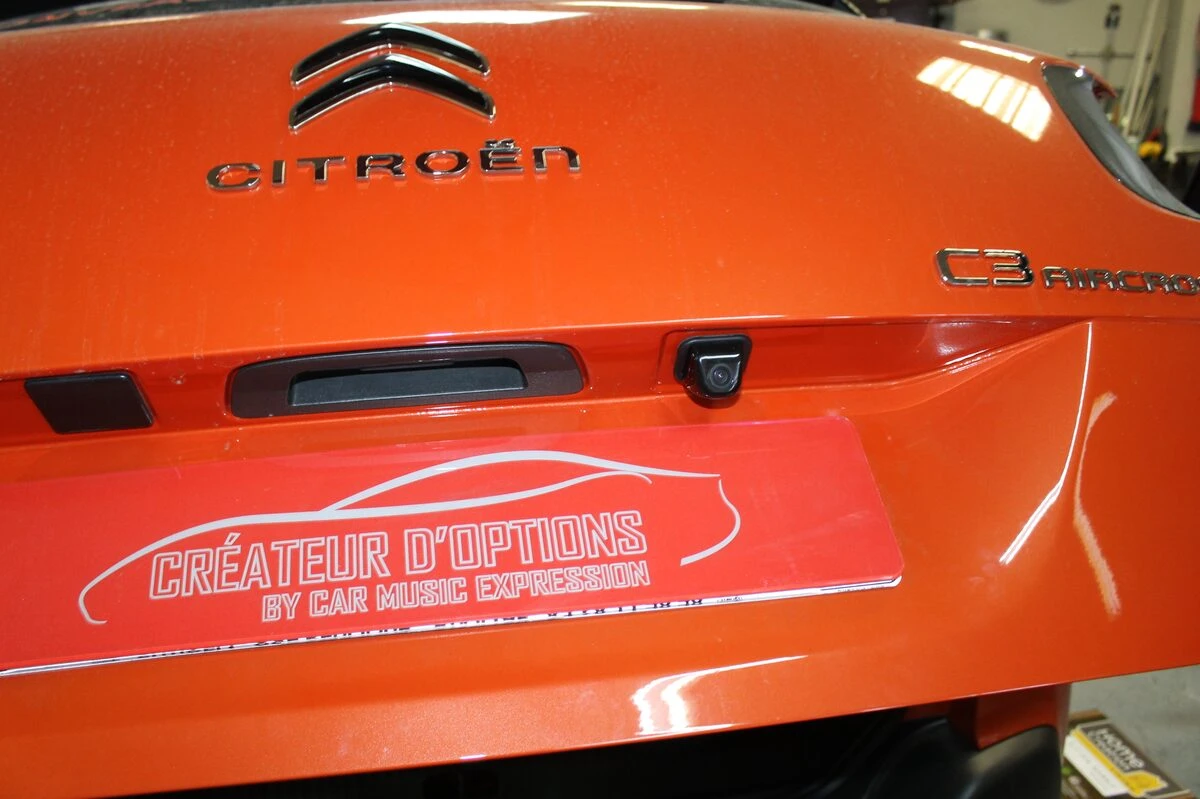 Citroën C3 Aircross 2017 : caméra de recul codée sur l'écran d'origine