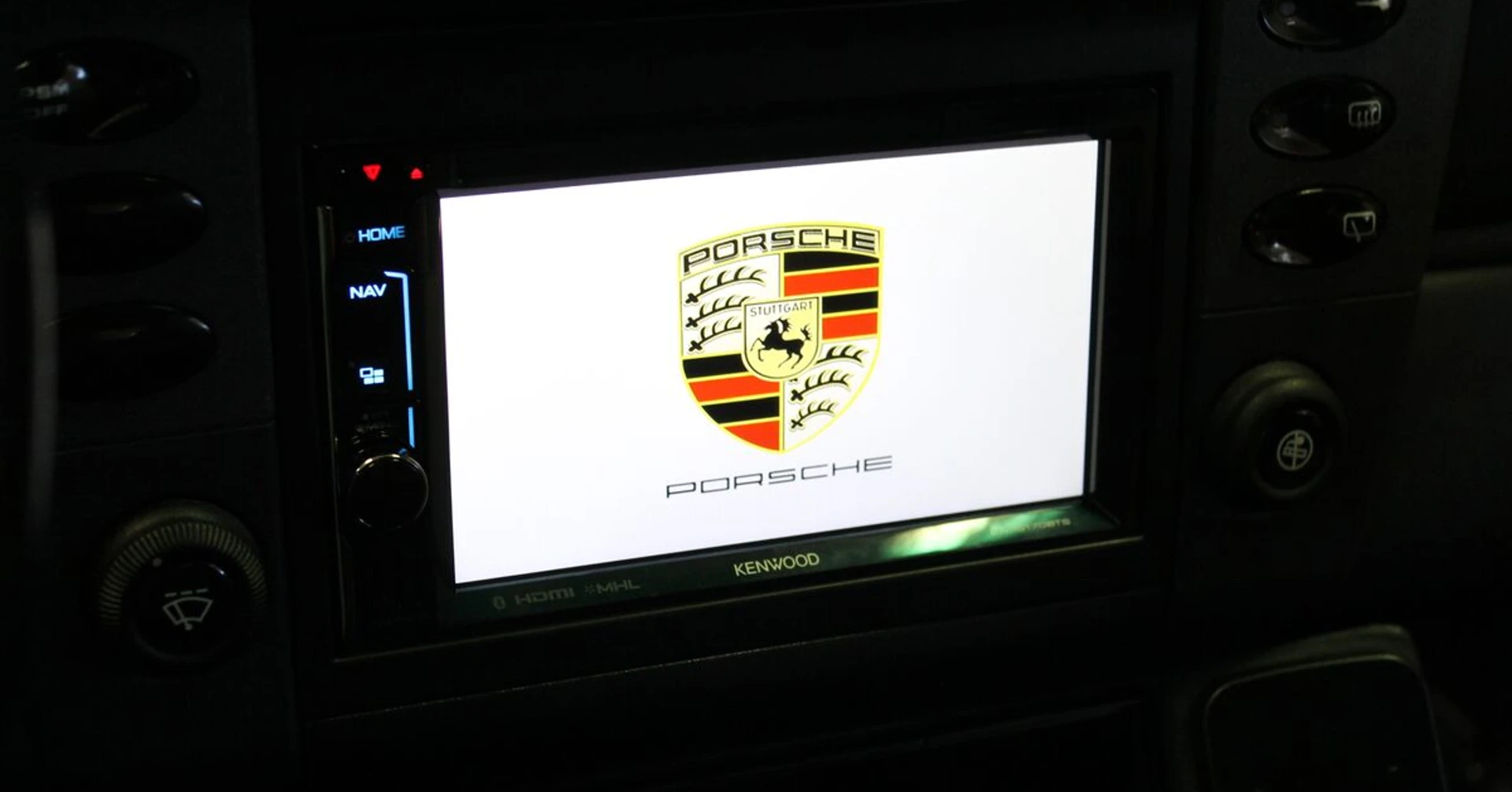 Porsche 996 Carrera 4 : autoradio GPS Kenwood et Spotify