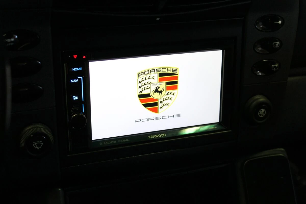 Porsche 996 Carrera 4 : autoradio GPS Kenwood avec Spotify