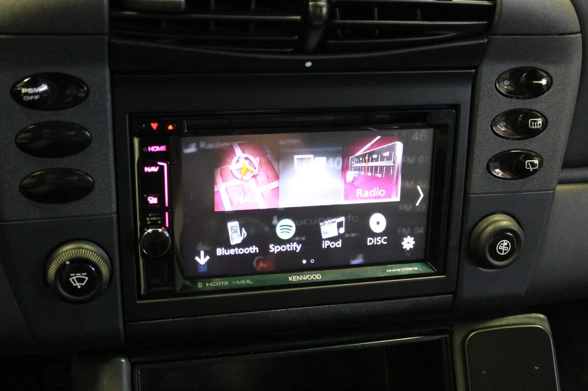 Porsche 996 Carrera 4 : autoradio GPS Kenwood avec Spotify