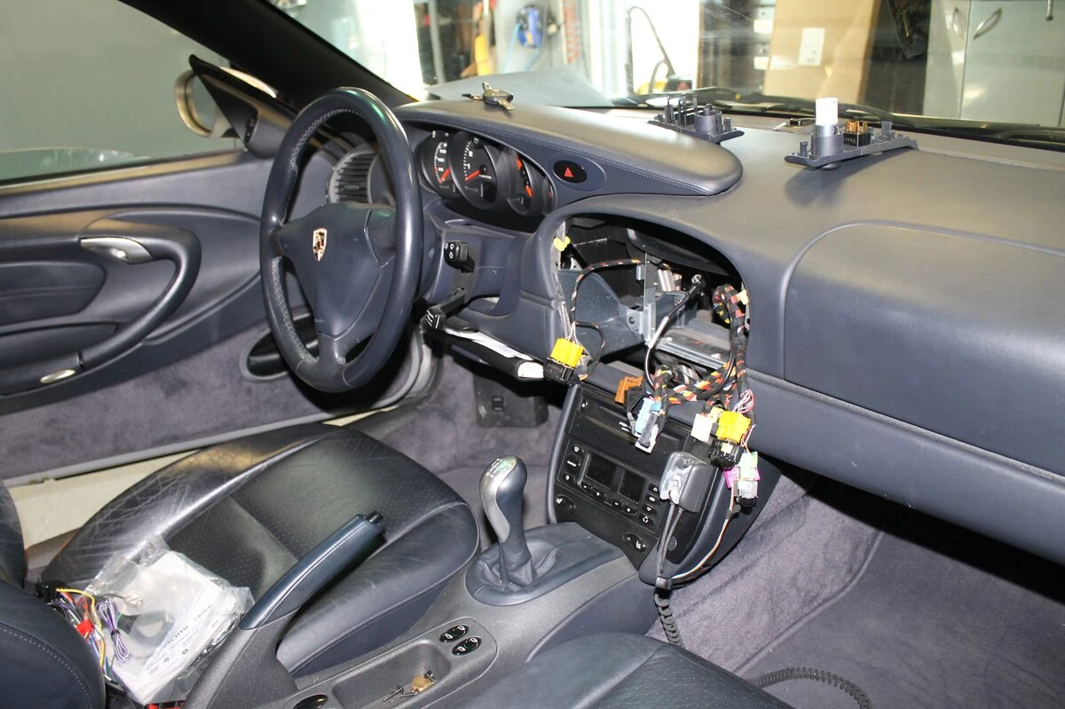 Porsche 996 Carrera 4 : autoradio GPS Kenwood avec Spotify