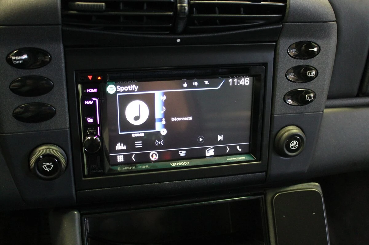 Porsche 996 Carrera 4 : autoradio GPS Kenwood avec Spotify