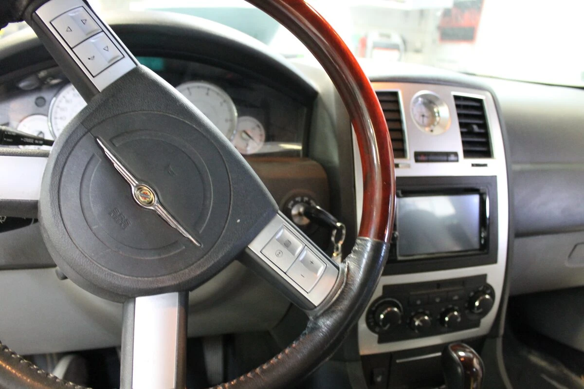 Chrysler 300C : autoradio GPS Kenwood avec Android Auto et son Boston conservé