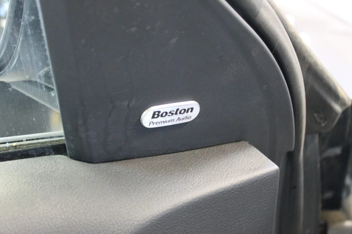 Chrysler 300C : autoradio GPS Kenwood avec Android Auto et son Boston conservé