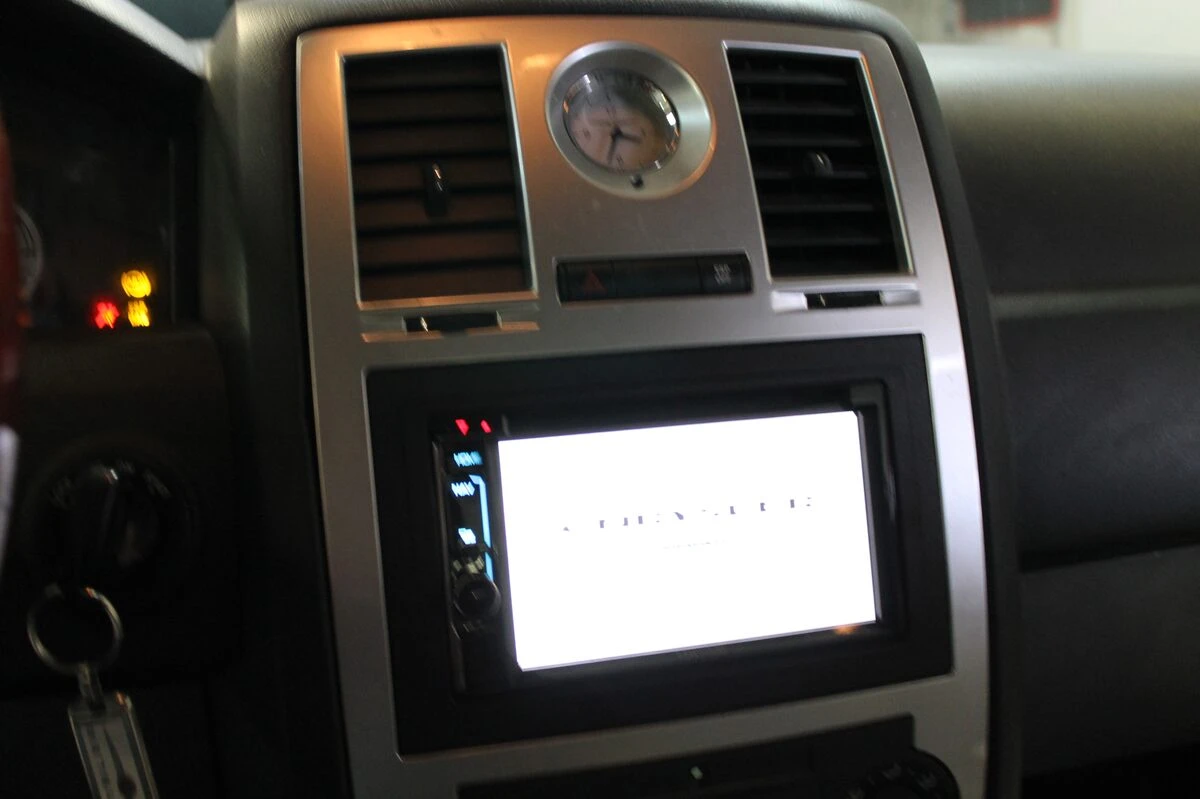 Chrysler 300C : autoradio GPS Kenwood avec Android Auto et son Boston conservé