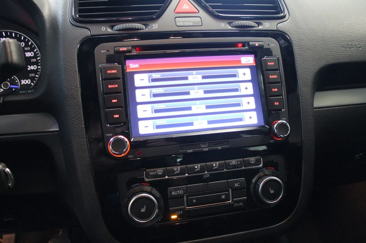 Volkswagen Scirocco R : autoradio GPS avec reprise de l'ordinateur de bord