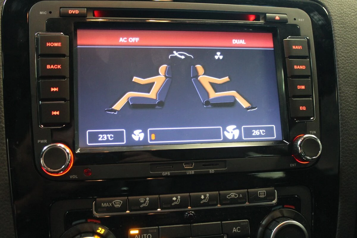 Volkswagen Scirocco R : autoradio GPS avec reprise de l'ordinateur de bord