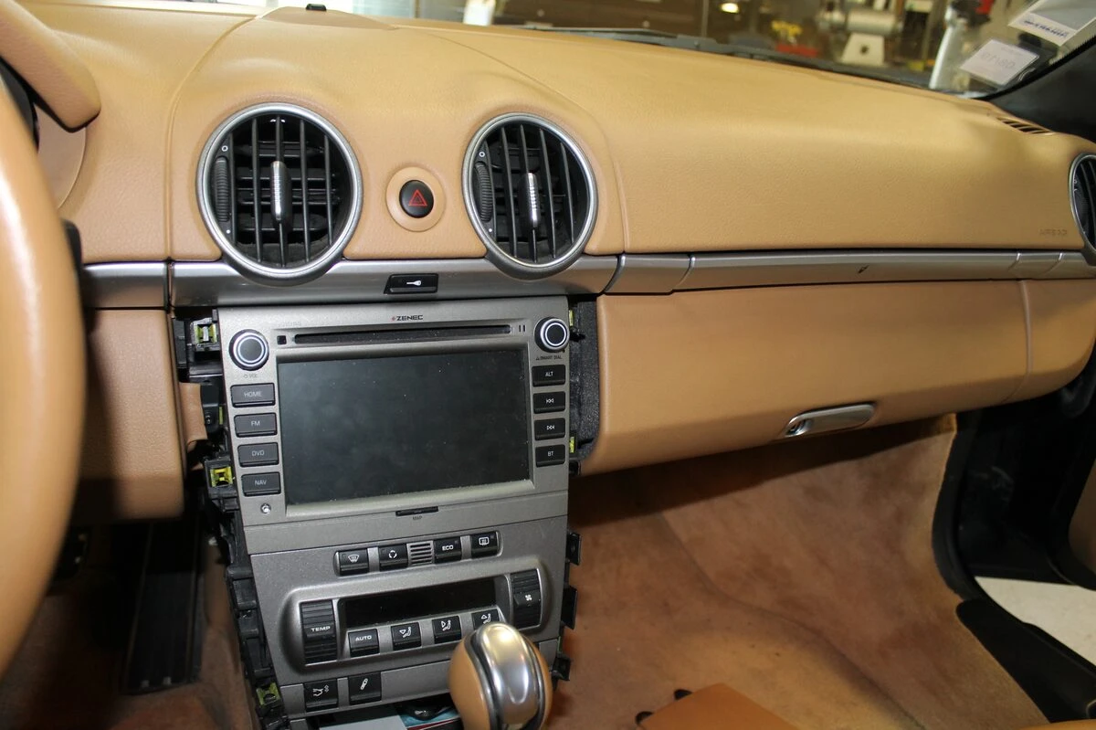 Porsche Boxster : autoradio GPS et caméra de recul