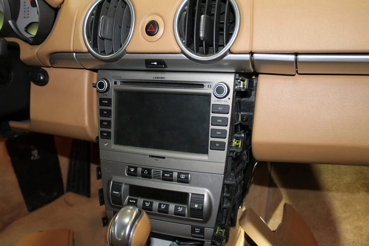 Porsche Boxster : autoradio GPS et caméra de recul