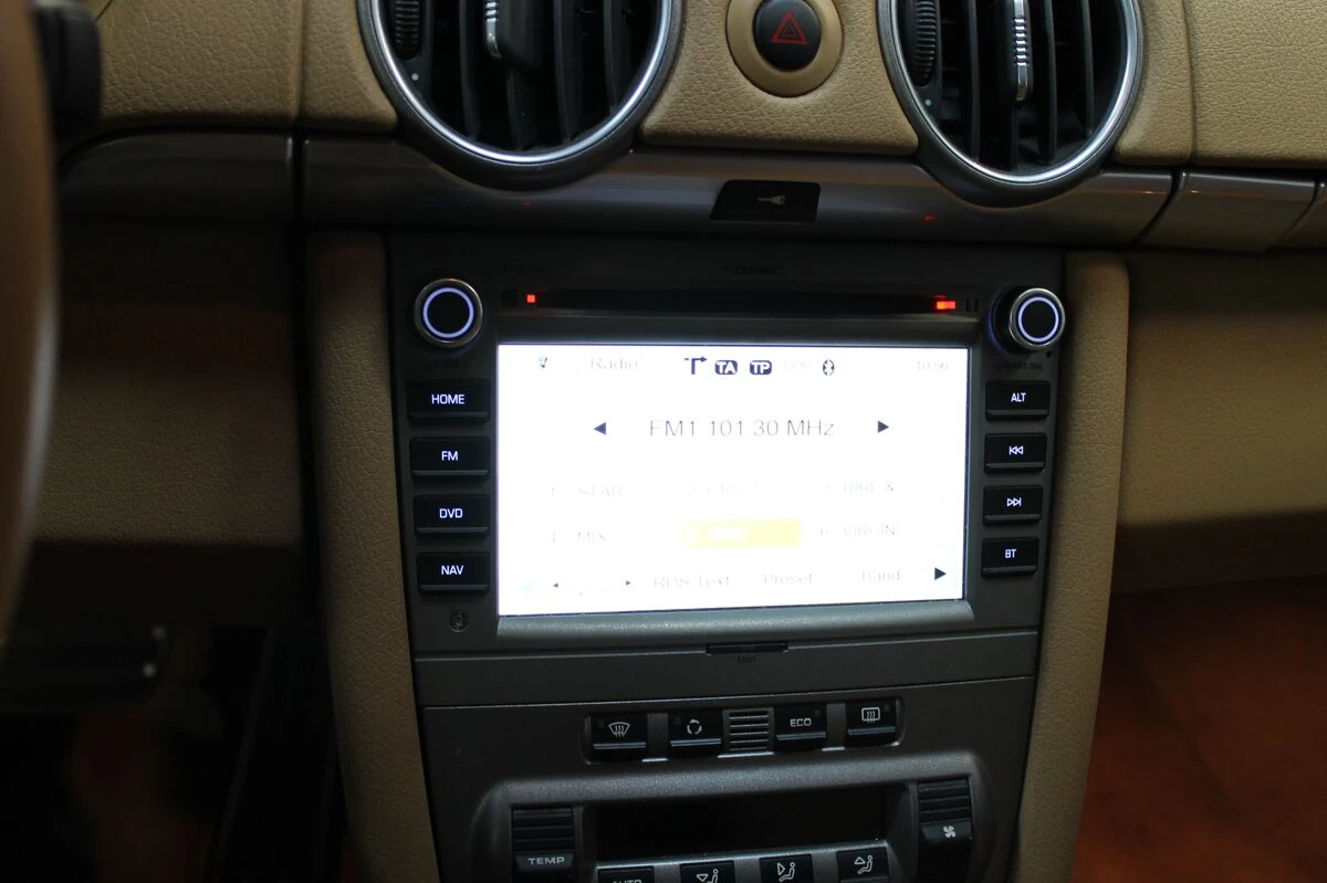 Porsche Boxster : autoradio GPS et caméra de recul