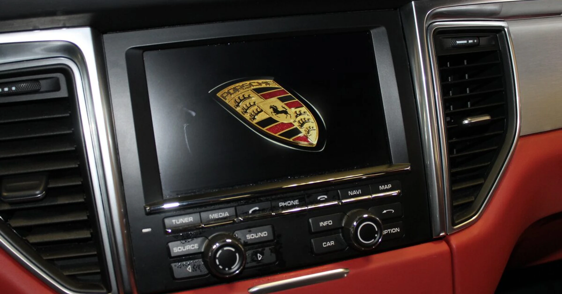 Macan Turbo : caméra de recul et radars sur PCM 3.1