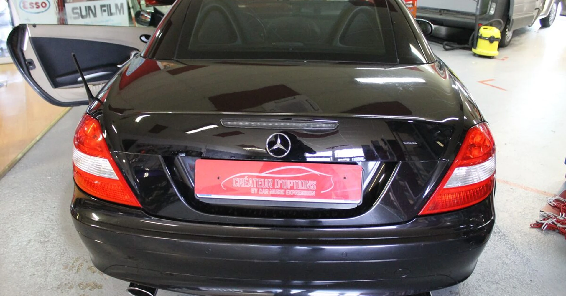 Mercedes SLK : autoradio GPS et ampli Becker conservé